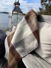 Load image into Gallery viewer, Heimdall norway - haugastøl - brown - 100% pure new wool - blanket
